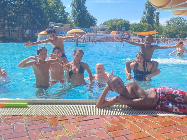 Kinder in einem Berliner Freibad