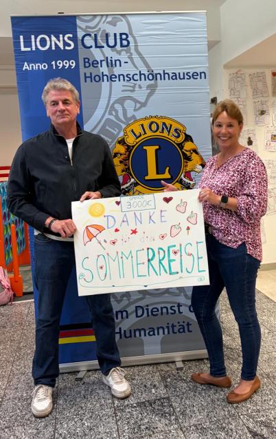 Lions-Präsident reinhard Meißner und SchutzengelWerk-Geschäftsführerin Bianca Sommerfeld
