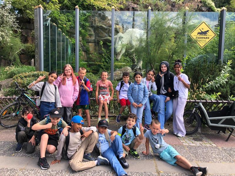 eine Kindergruppe im Berliner Tierpark
