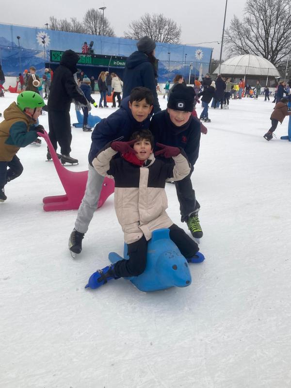 Kinder auf der Eisbahn Lankwitz