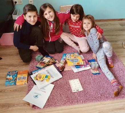 Kinder mit Entertainment-Paket