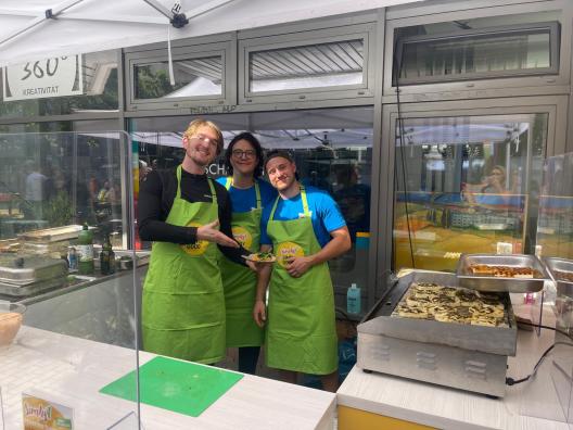 drei Köche von Simply V am Grillstand