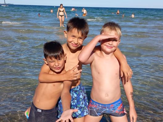 drei Jungs an der ostsee