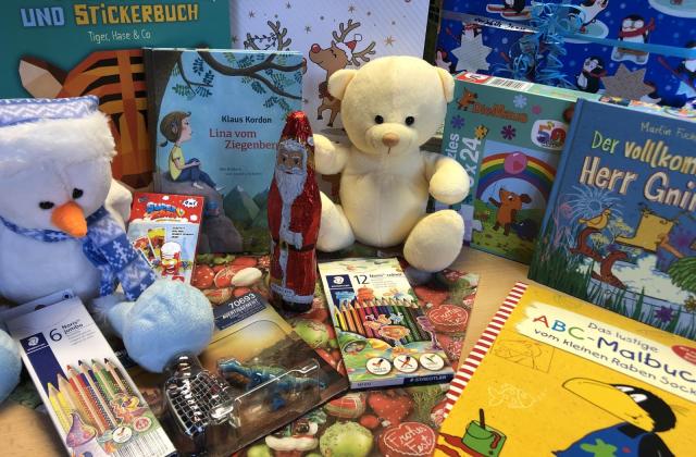 Geschenke zu Weihnachten für Kinder in Not