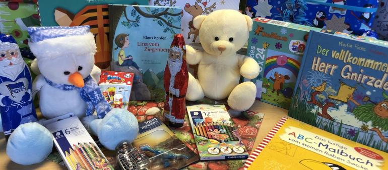 Geschenke für arme Kinder zu Weihnachten
